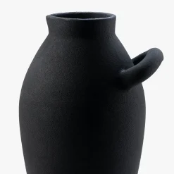 Vaso in Ceramica Nera Vessel di Rooms Studio