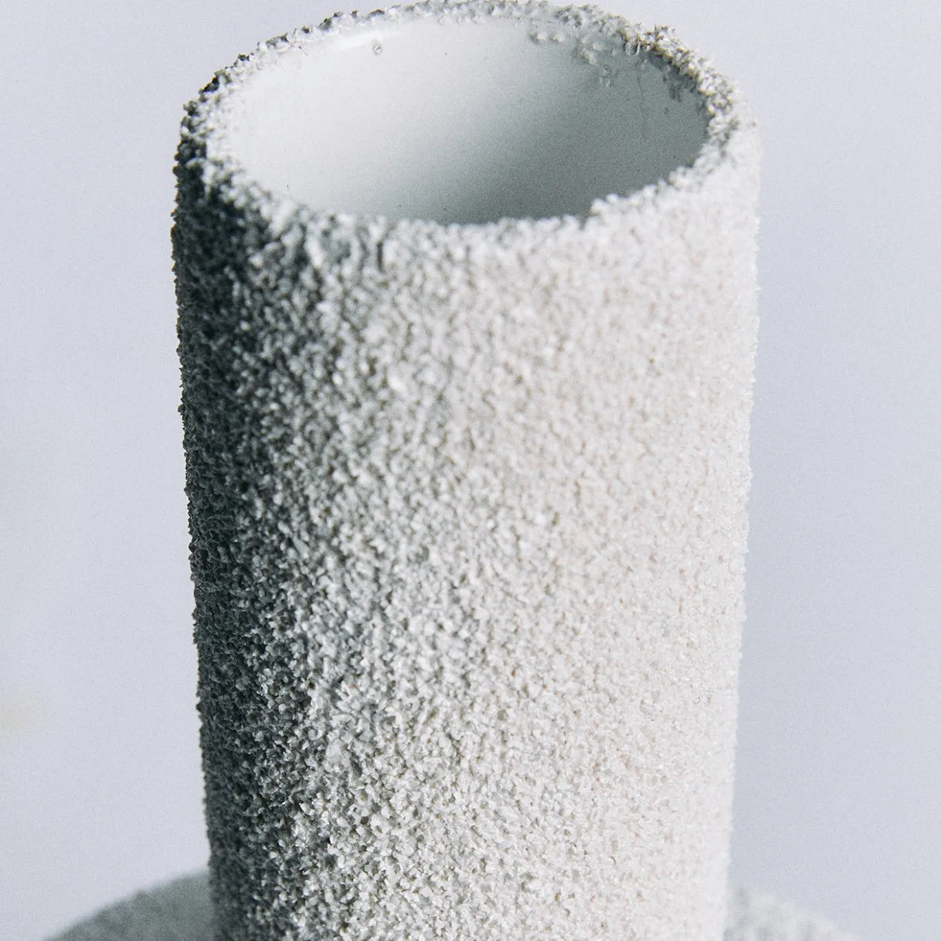 Vaso in ceramica smaltata bianca grande e testurizzata Luna