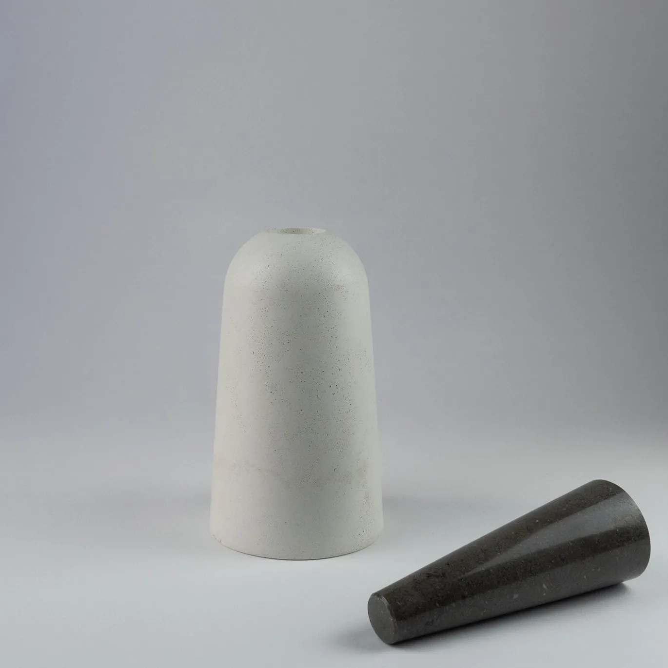Vaso Incontri Fondativi 5 in Marmo e Cemento