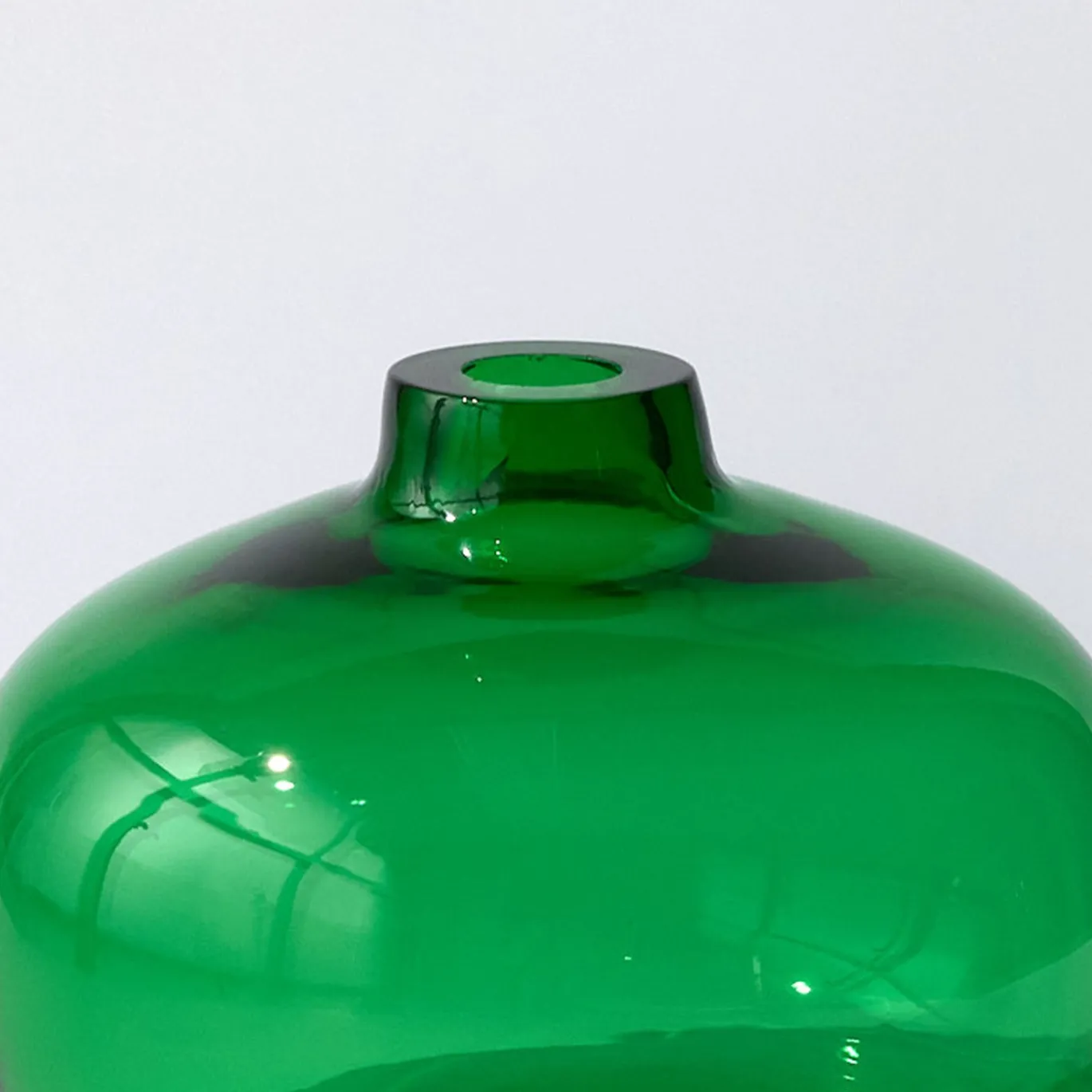 Vaso in cristallo soffiato a mano Pola verde con tappo rimovibile