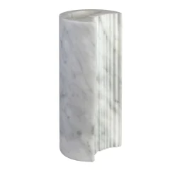 Vaso in marmo bianco satinato Carrara a strisce in rilievo