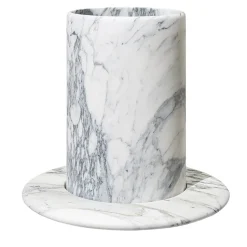 Vaso in marmo Papiro Calacatta di Patricia Urquiola