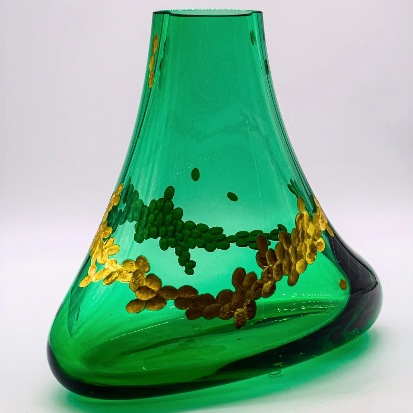 Vaso in oro e verde smeraldo