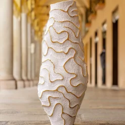 Vaso in oro monolitico