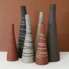 Vaso in terracotta rossa lavica a forma di bottiglia tronca con intarsi