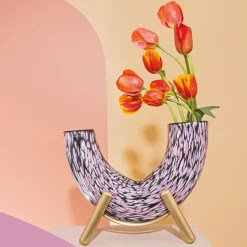 Vaso in vetro rosa a forma di ferro di cavallo Fauna Cavallo di Sara Ricciardi