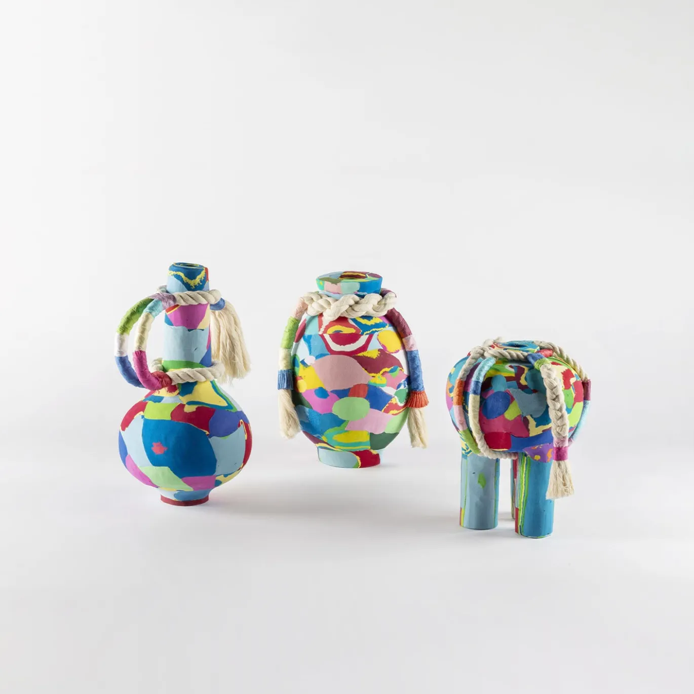 Vaso Jambo in gomma multicolore con bordo in rafia di Serena Confalonieri #1