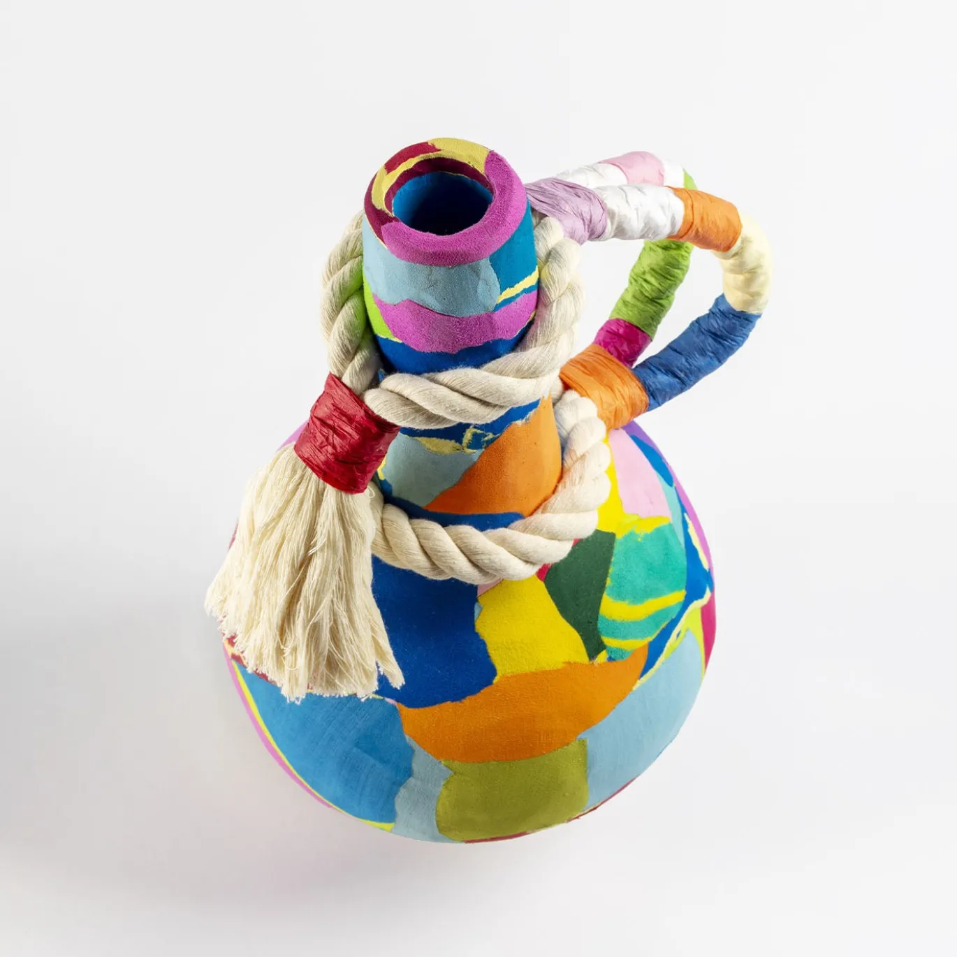 Vaso Jambo in gomma multicolore con bordo in rafia di Serena Confalonieri #3