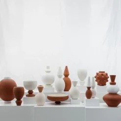 Vaso Kimolia in ceramica bianca opaca di Jean-Christophe Clair