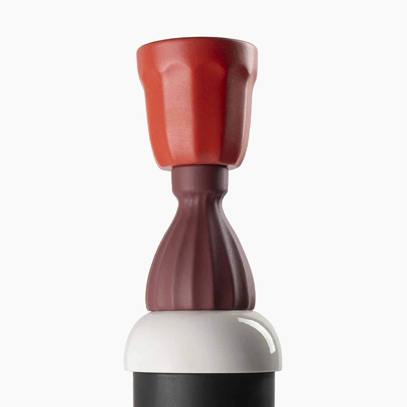 Vaso lungo nero, bianco e rosso di Nathalie Du Pasquier