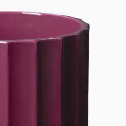 Vaso medio in ceramica viola Column di Objects Of Common Interest