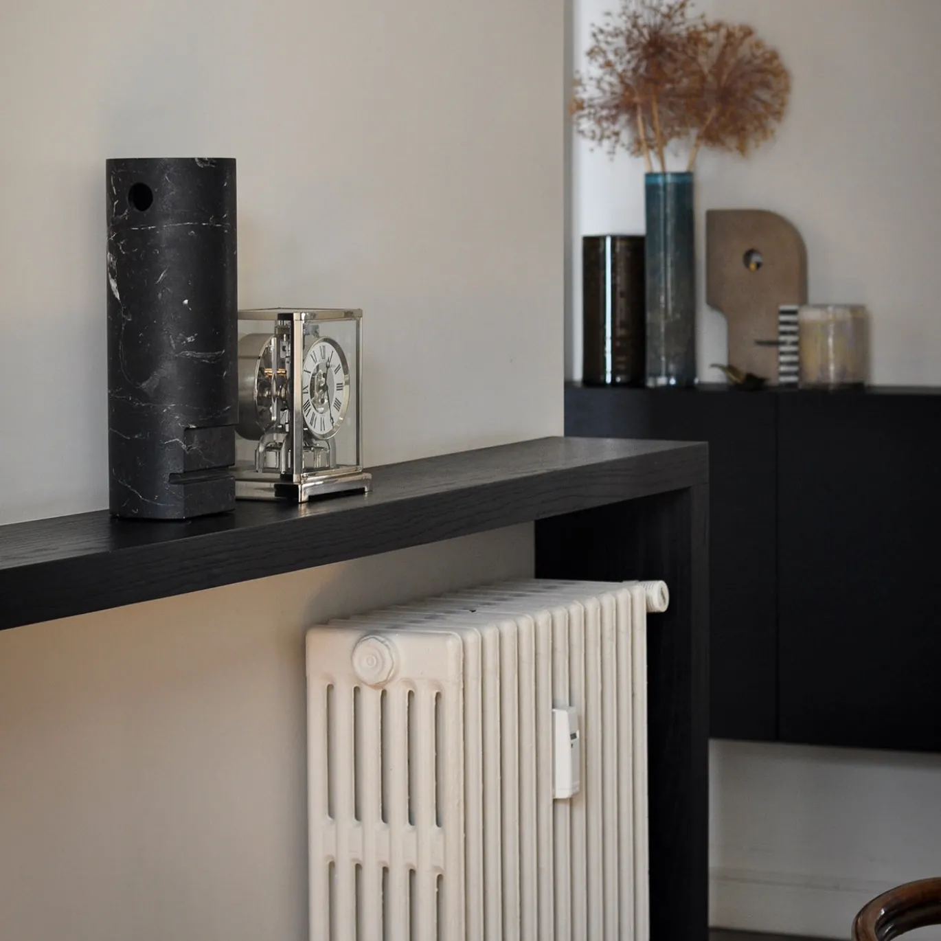 Vaso medio in marmo nero Marquina People