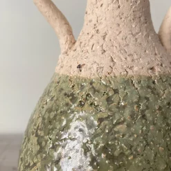 Vaso n.132a Anfora bianca con smalto verde