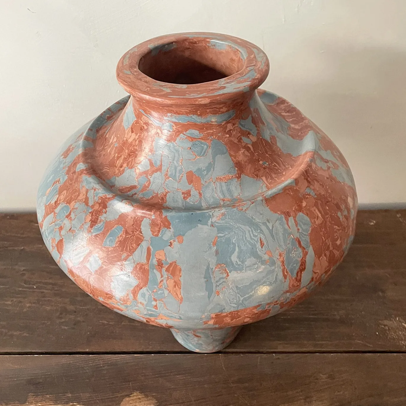 Vaso n. 173 con effetto marmo rosso e azzurro
