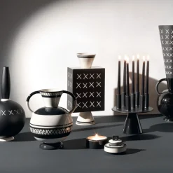 Vaso nero Ampula di Ugo La Pietra