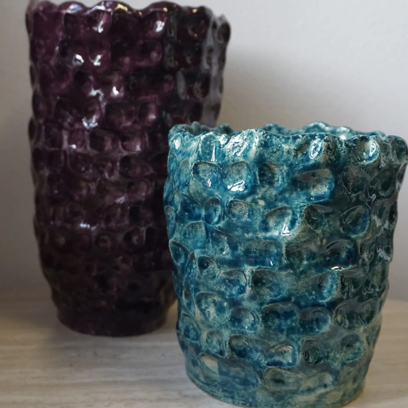 Vaso Onda 5 in ceramica smaltata borgogna
