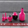 Vaso Orizzonte Fluo in ceramica fucsia e nero intenso