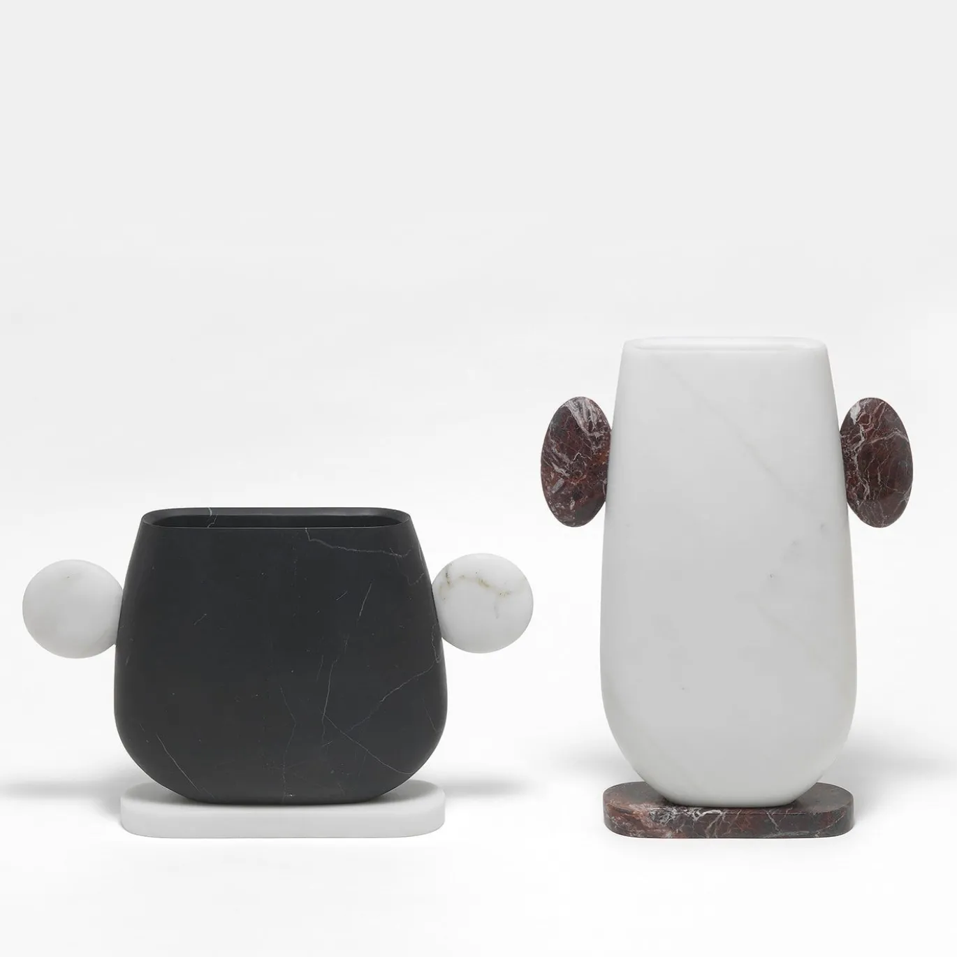 Vaso Pietro White Michelangelo/Red Levanto di Matteo Cibic