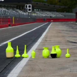 Vaso Pit Stop in ceramica giallo fluo e nero intenso