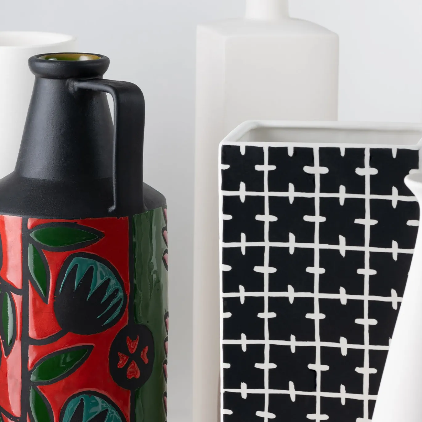 Vaso rettangolare bianco e nero