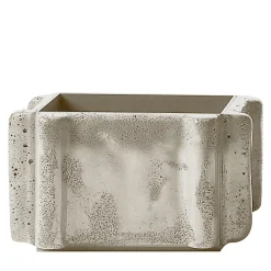 Vaso Riva basso in cemento beige di Patricia Urquiola