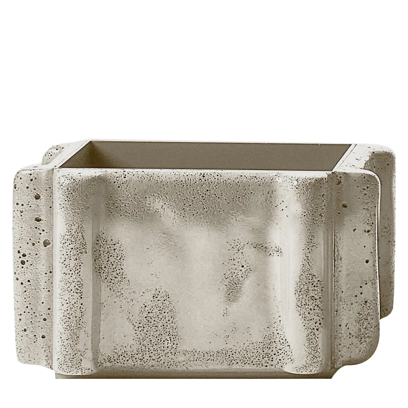 Vaso Riva basso in cemento beige di Patricia Urquiola