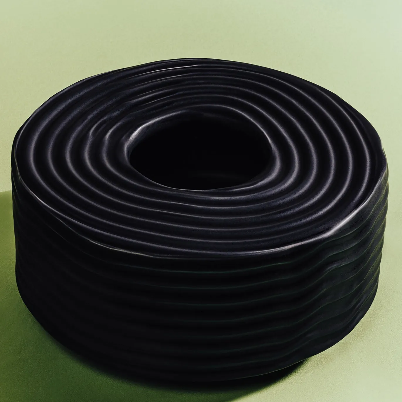 Vaso rotondo basso di Max Lamb