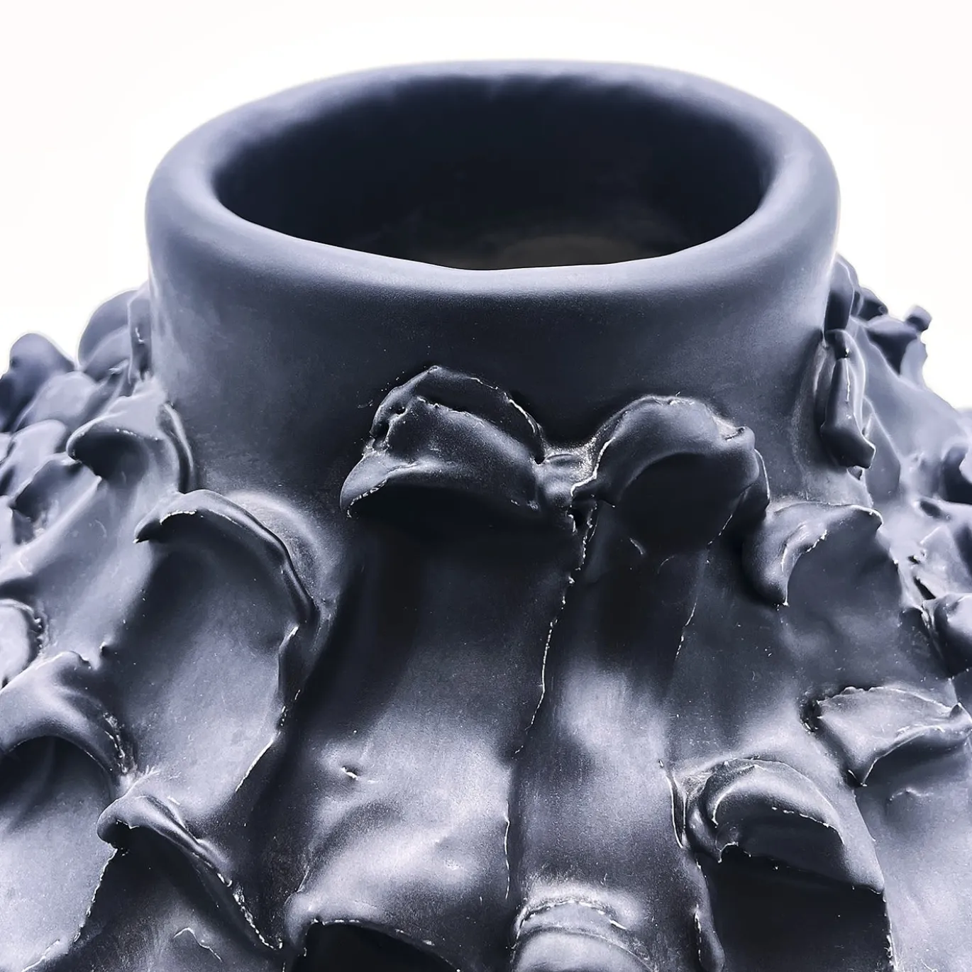 Vaso rotondo nero opaco Onda