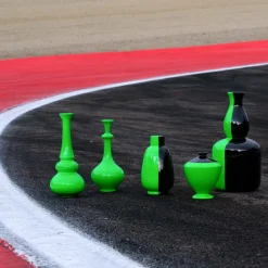 Vaso Sbalzo Cromatico in ceramica nero intenso e verde fluo