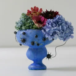 Vaso scultoreo in gres blu Oh Joan