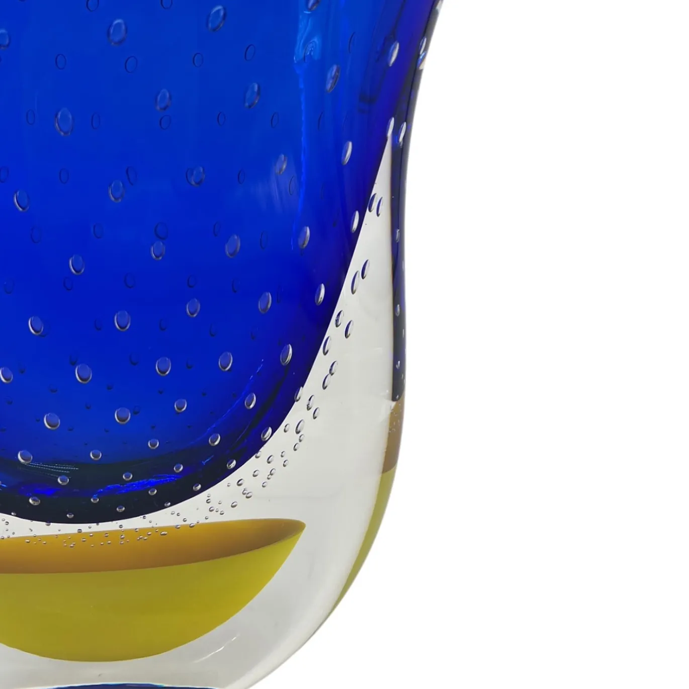 Vaso scultoreo in vetro di Murano Gran Sommerso blu e giallo