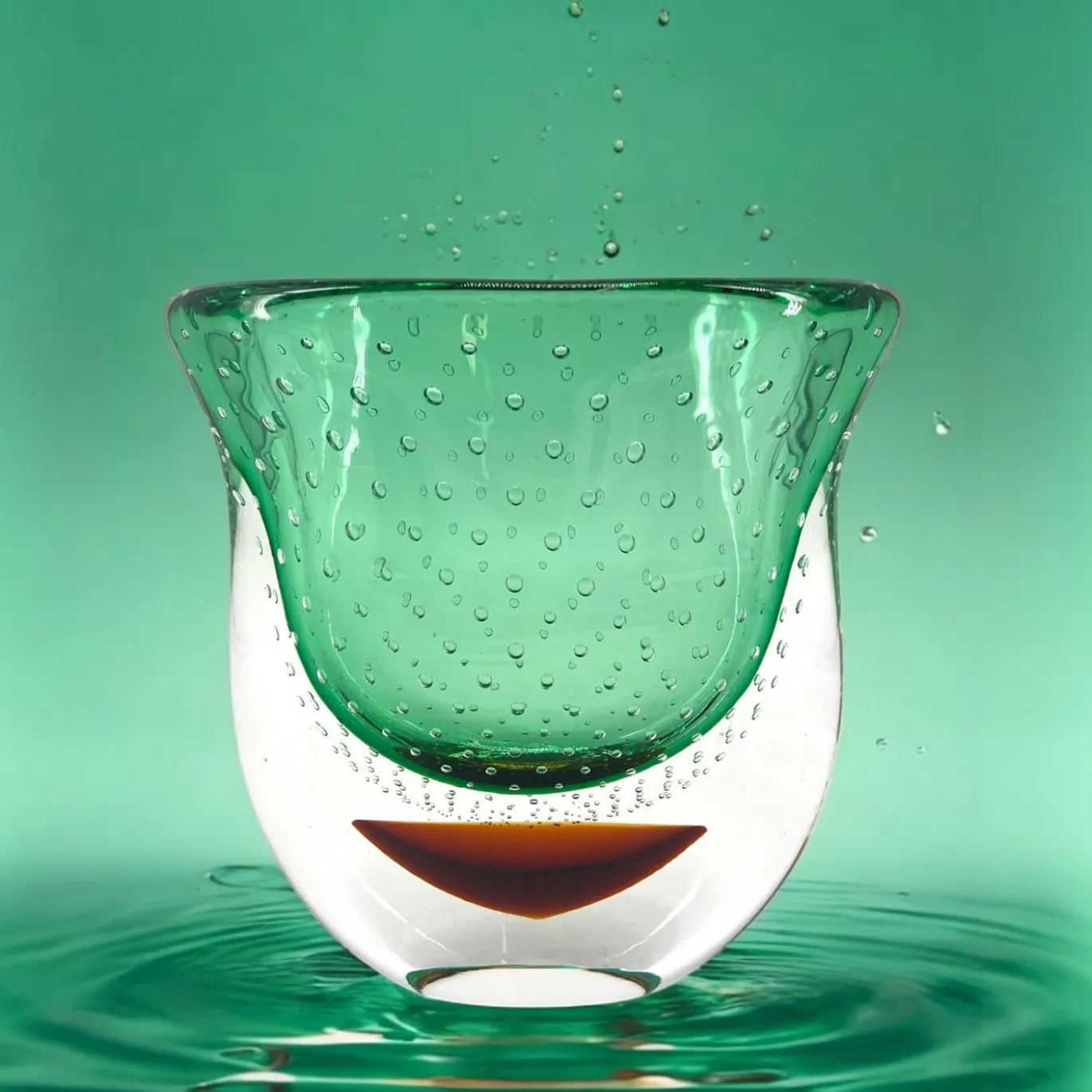 Vaso scultoreo in vetro di Murano verde e rosso Gran Sommerso
