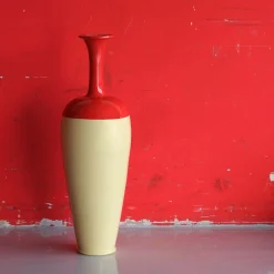 Vaso Simbiosi Meccanica in ceramica rossa e giallo zabaione