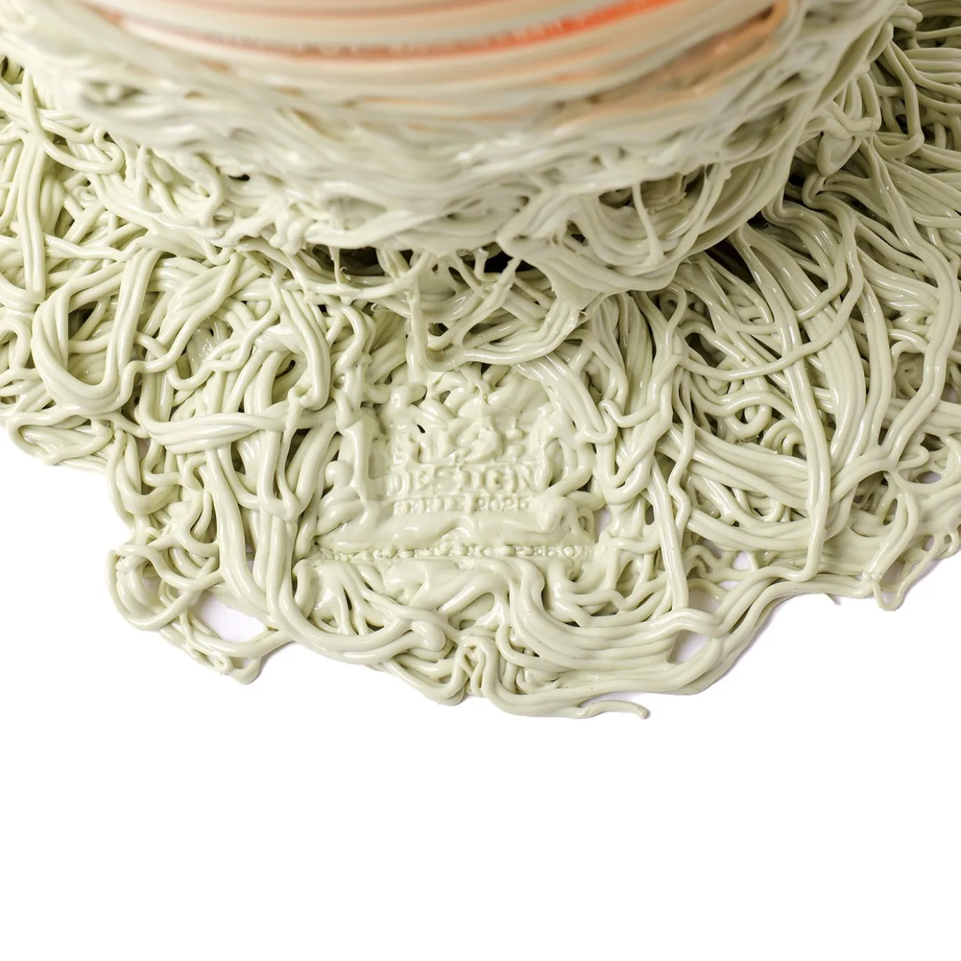Vaso Spaghetti Grande in resina rubino chiaro e Verde Oliva di Gaetano Pesce