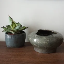 Vaso Spore in ceramica smaltata verde con macchie