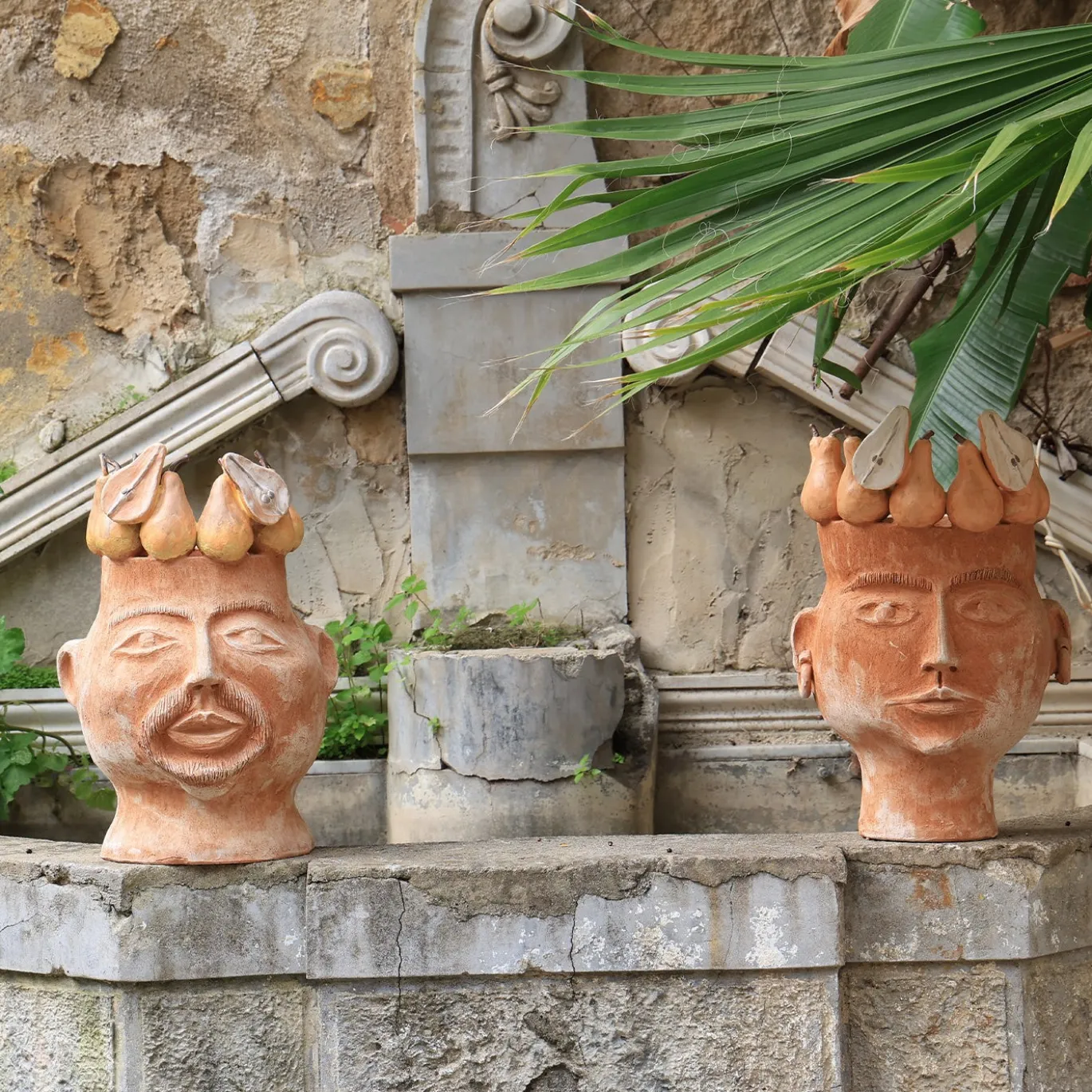 Vaso testa in terracotta La Regina delle Pere