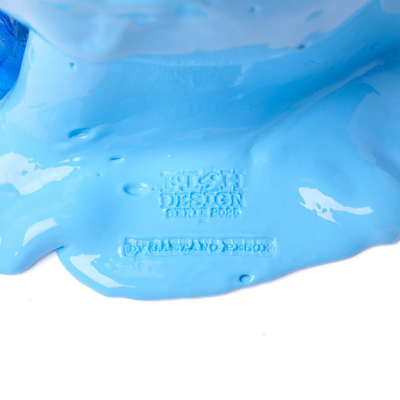 Vaso Twins C Grande in resina azzurra di Gaetano Pesce