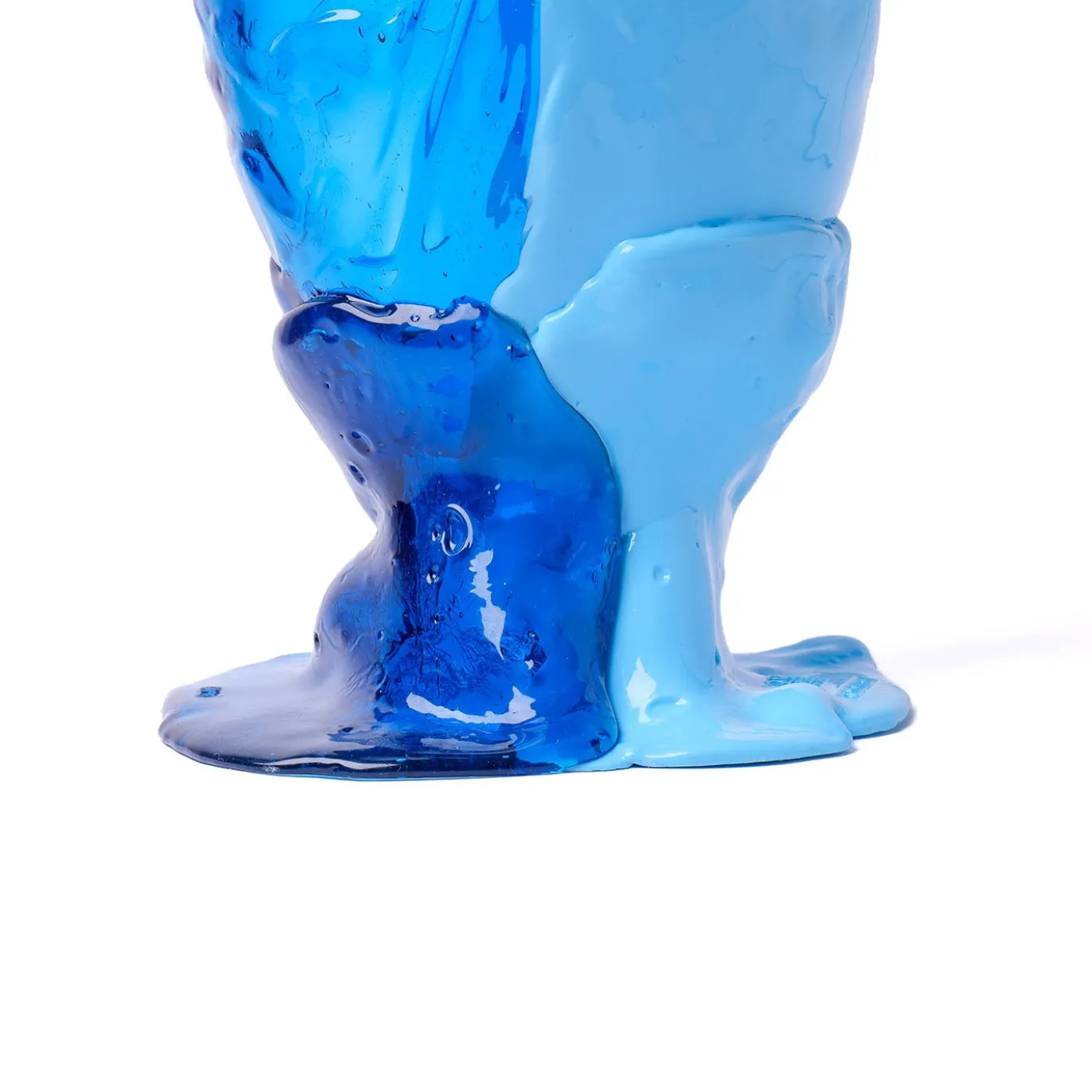 Vaso Twins C Grande in resina azzurra di Gaetano Pesce