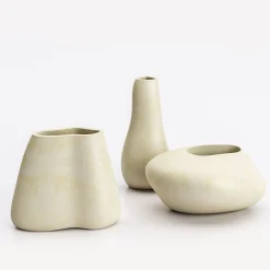 Vaso Urano A Beige Lecce in pietra calcarea di Luca Scacchetti