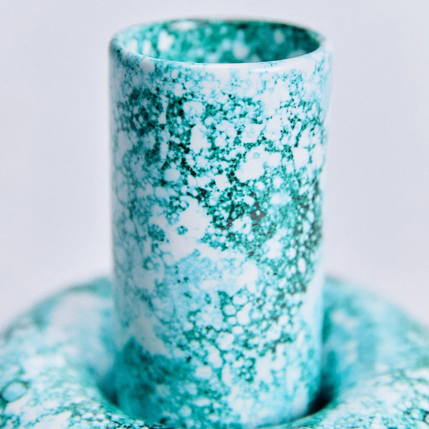 Vaso Venere piccolo in ceramica smaltata verde ramina