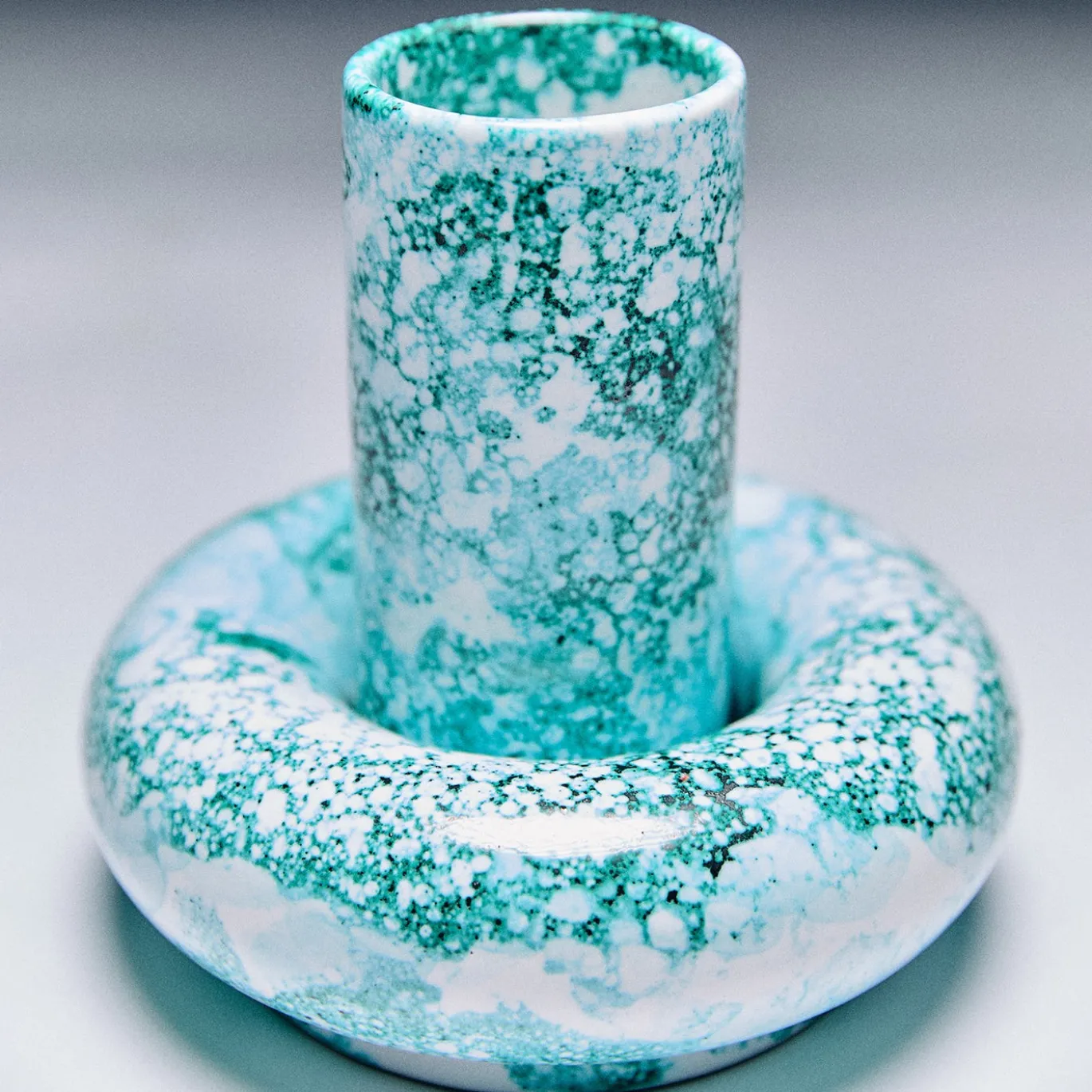 Vaso Venere piccolo in ceramica smaltata verde ramina