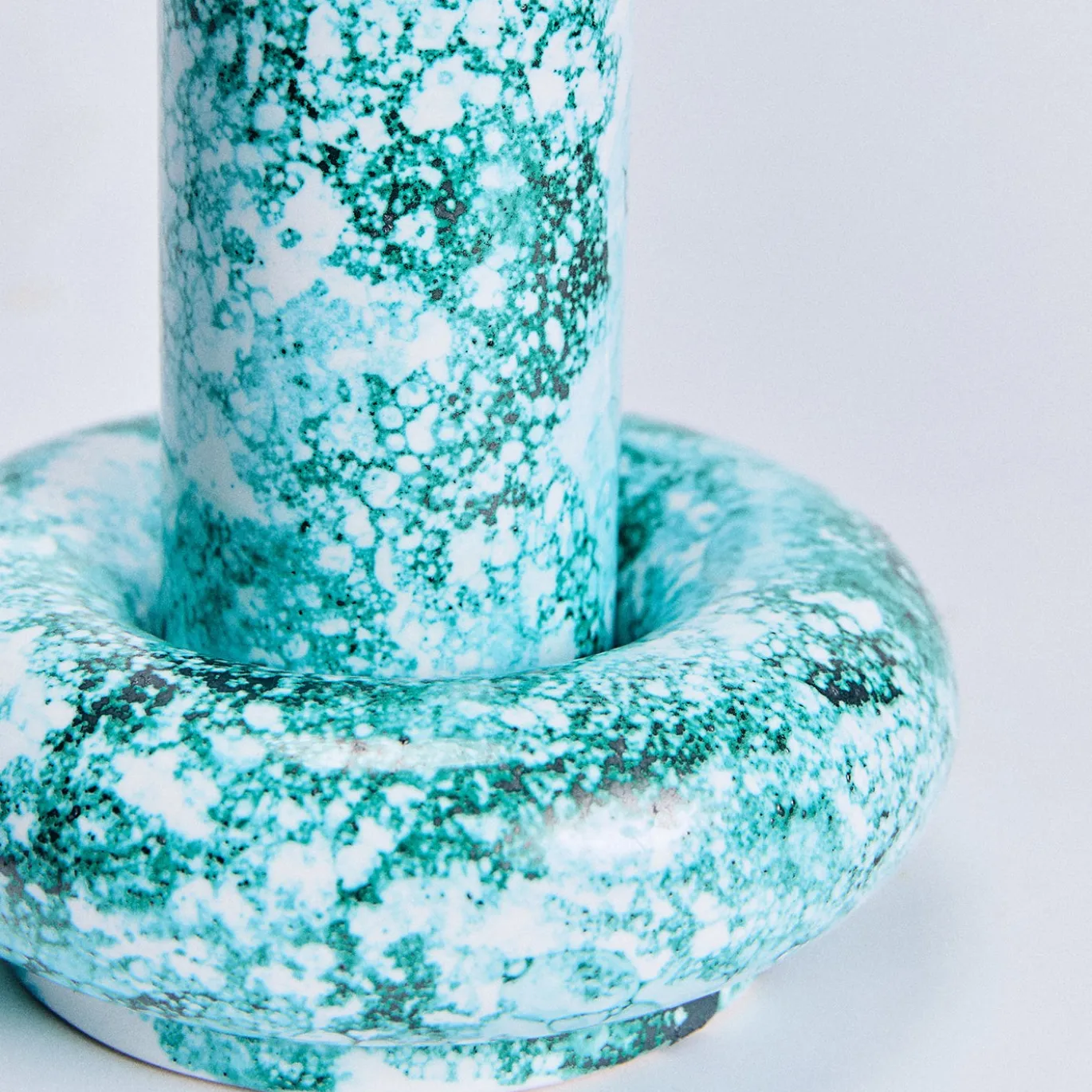 Vaso Venere piccolo in ceramica smaltata verde ramina